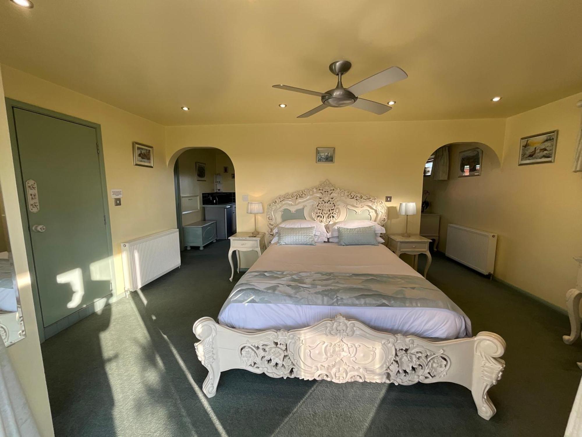 Pheasant Suites Colchester Esterno foto